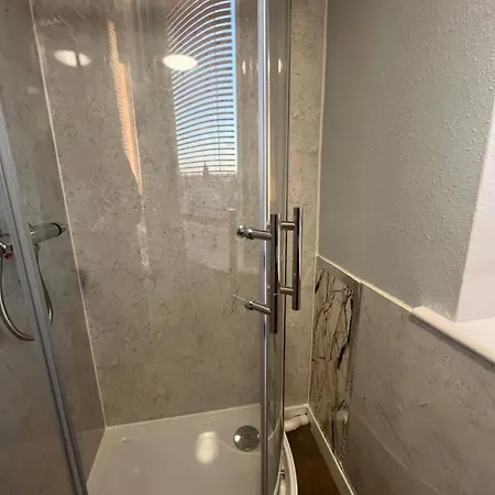 Executive 3 Near Southmead Hospital On Bathroom דירה