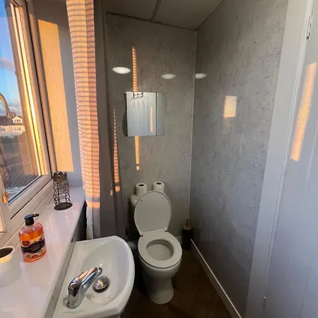 Executive 3 Near Southmead Hospital On Bathroom