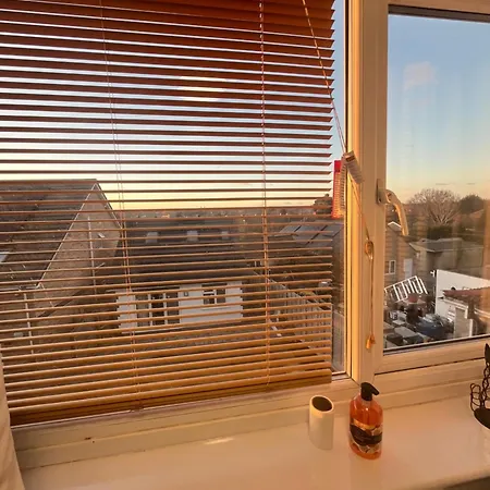 Executive 3 Near Southmead Hospital On Bathroom *