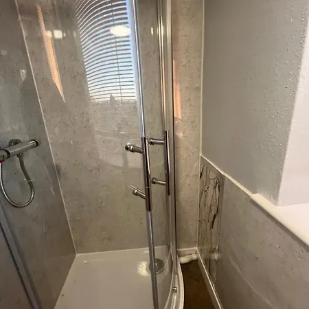 Executive 3 Near Southmead Hospital On Bathroom Apartman