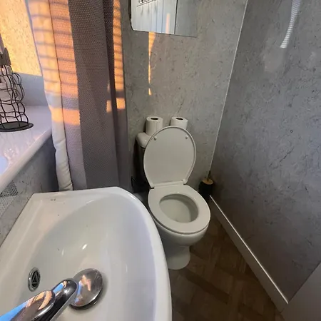 Executive 3 Near Southmead Hospital On Bathroom בריסטול