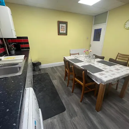 Executive 3 Near Southmead Hospital On Bathroom Bristol