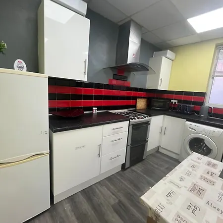 Executive 3 Near Southmead Hospital On Bathroom Apartman Bristol