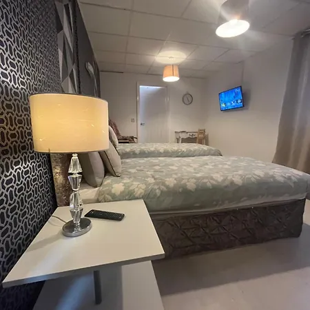 Executive 3 Near Southmead Hospital On Bathroom * בריסטול